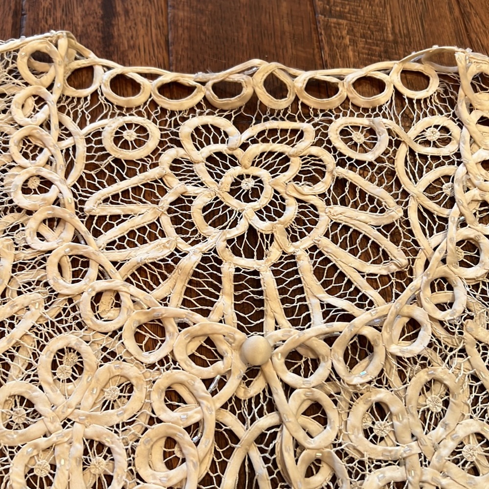 ETHOS Lace Top and Pencil Skirt - Picture 5 of 8